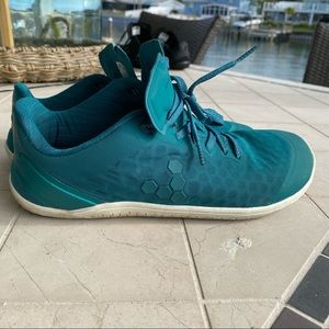 Vivobarefoot stealth lll Everglade size 39eu/ 8us womens